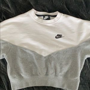 Nike cropped pull over